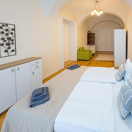 Luxury Vincents Apartments Košice Esterno foto
